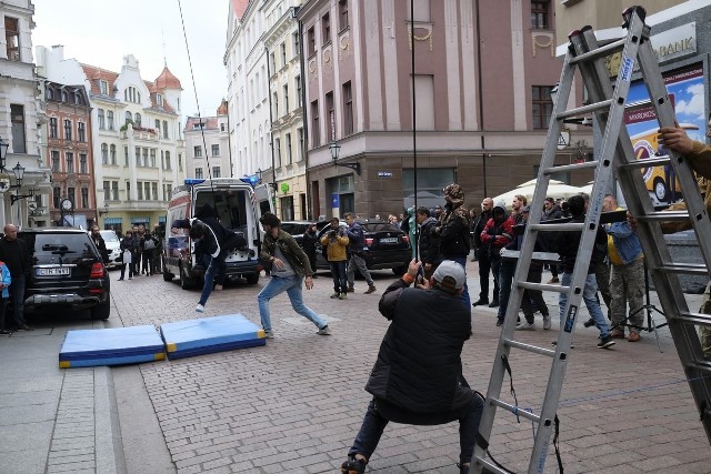 Toruń plenerem filmowym, trwają u nas zdjęcia do filmu "Kotigobba 3". Zobaczcie migawki z toruńskiej starówki!