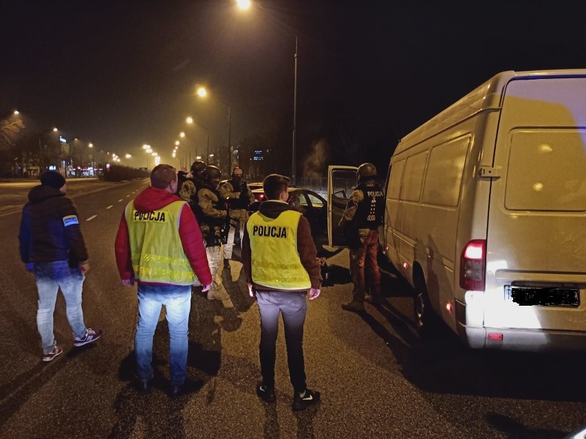 Policjanci rozbili 5-osobową szajkę, która włamywała się do...