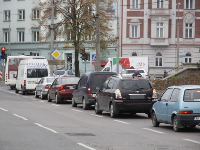 tamuje płynność ruchu - uważa Internauta