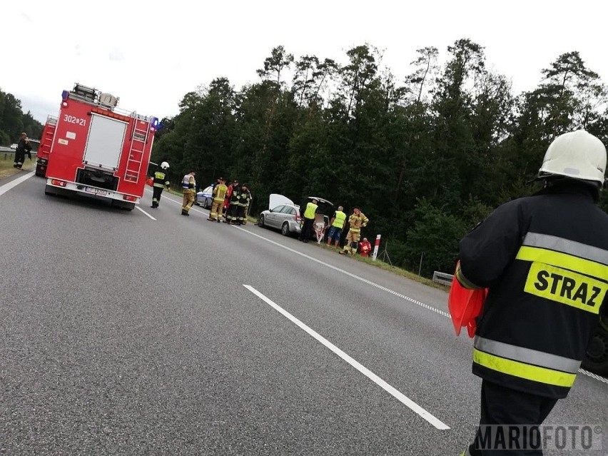 Prószków. Wypadek na opolskim odcinku autostrady A4. Dwie osoby zostały ranne, lądował śmigłowiec LPR 