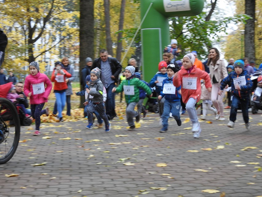 Bieg Białej Wstążki w Białymstoku. Biegali dorośli i dzieci (zdjęcia, wideo)