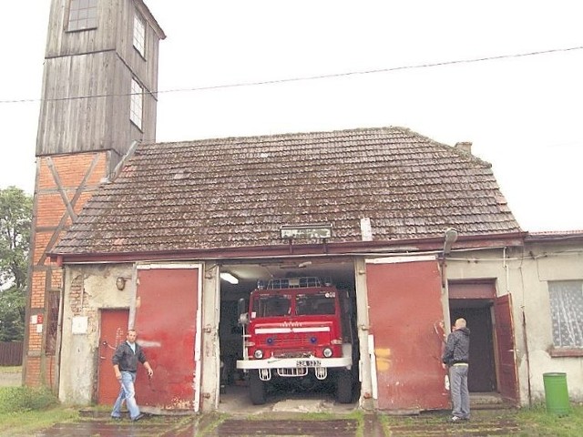 Wjazd do środka od kierowcy wymaga nie lada umiejętności