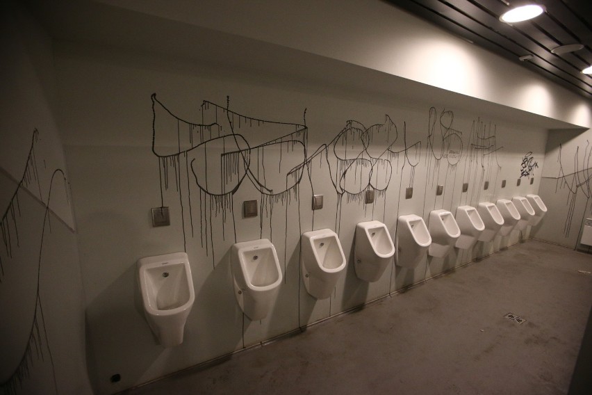Tak wyglądają toalety na Stadionie Miejskim. Za remont...