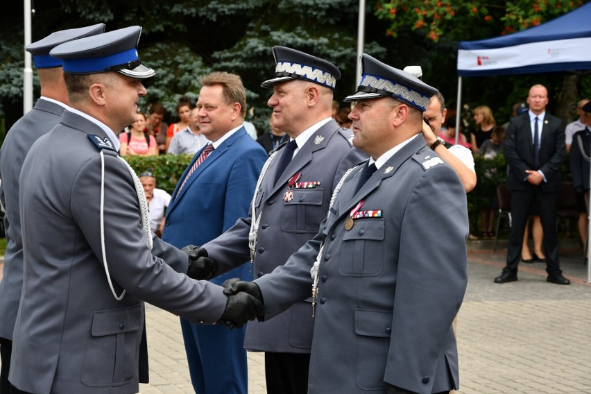 Siemiatycze. Święto Policji 2018. Policjanci dostali awanse, nowe auta i sztandar (zdjęcia)