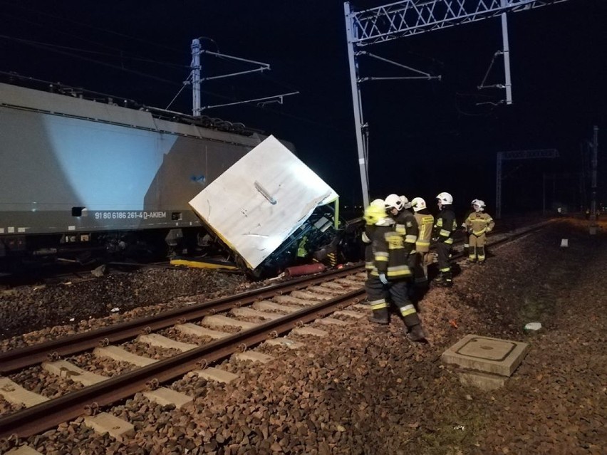 Wypadek na torach w Szymankowie między Tczewem a Malborkiem 9.03.2020. Zderzenie lokomotywy z drezyną, 2 osoby nie żyją [zdjęcia].