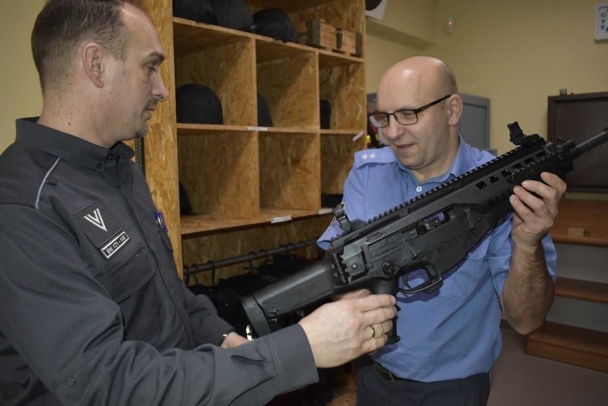 Nowoczesna broń trafiła do rąk funkcjonariuszy Aresztu Śledczego przy ul. Smutnej