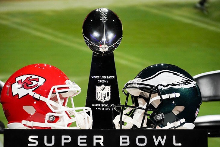 Super Bowl, czyli wydarzenie roku w Ameryce. Skąd wzięła się nazwa, jak powstał, czemu odbywa się w niedziele i dlaczego warto zarwać noc?