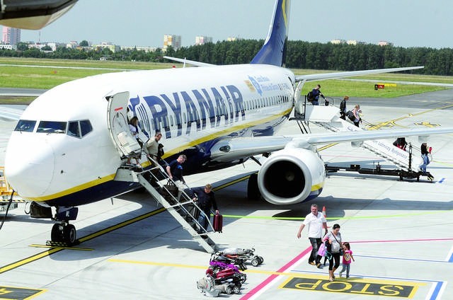 Dwa samoloty linii Ryanair musiały lądować w Bydgoszczy ze względu na złe warunki pogodowe w Poznaniu.