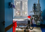Dwa nowe przypadki koronawirusa na Pomorzu. W Gdańsku zmarł pacjent zakażony SARS-CoV-2