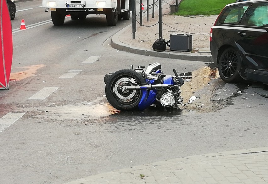 Tarnów. Śledczy ustalają, jak doszło do tragicznego wypadku z udziałem motocyklisty na Mickiewicza