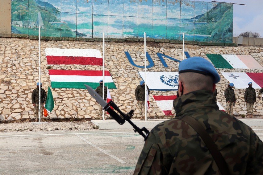 12 BZ. Przekazanie zmiany w rejonie misji w Libanie. Służą na niej głównie żołnierze 2 batalionu piechoty zmotoryzowanej ze Stargardu