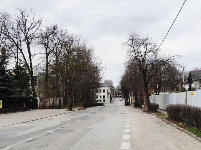 Ulica Poświętne w Grójcu. Jej przebudowa jest konieczna.