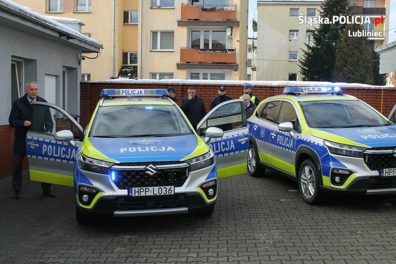 Nowe radiowozy trafiły do policji w Lublińcu. To pojazdy o napędzie hybrydowym