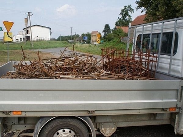 Pracownicy jednej z firm budujących "trójkę&#8221; kradli metalowe elementy i sprzedawali je w punkcie skupu złomu.