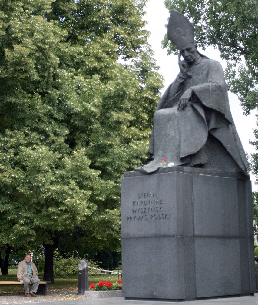 Pomnik kardynała Stefana Wyszyńskiego w Warszawie