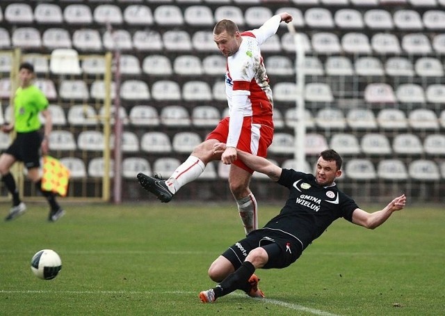 Marcin Zimoń, choć jest obrońcą znów mógł zdobyć gola dla ŁKS.