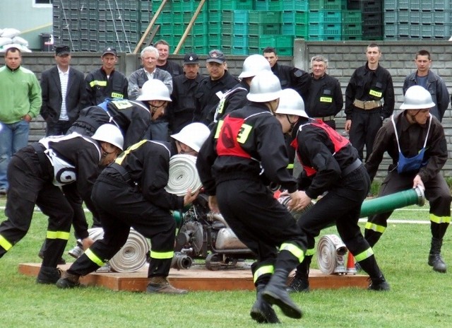 Jedną z konkurencji było rozwijanie węży.