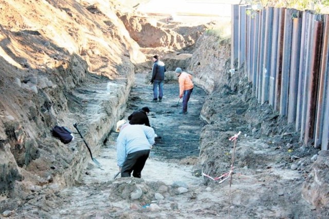 Archeolodzy wznowili prace na ulicy Żydowskiej. Wykopy sięgają trzech metrów w głąb.