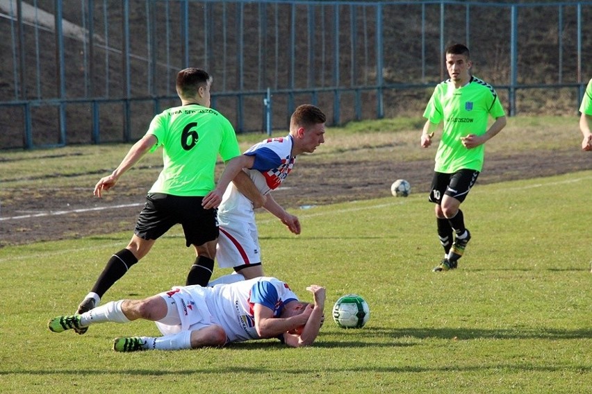 Męczarnie Granatu Skarżysko-Kamienna w meczu z Unią Sędziszów w IV lidze świętokrzyskiej