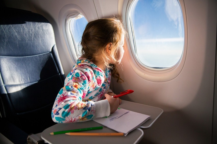 Lot samolotem z dzieckiem to ogromne wyzwanie dla każdego...