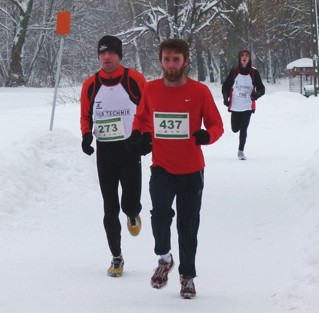 Radomianin Artur Błasiński (z lewej) triumfował na dystansie półmaratonu