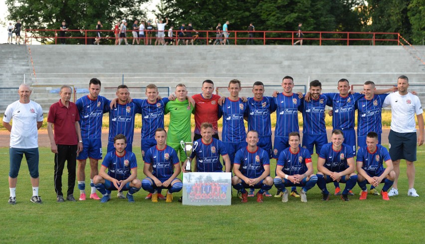 4 liga. Polonia Przemyśl rozbiła na koniec sezonu Lechię Sędziszów Małopolski 4:1. Ostatni mecz Grzegorza Gielarowskiego [ZDJĘCIA]