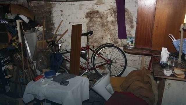 Miejsce krwawej zbrodni. To w tym miejscu w piwnicy przy ul. Chełmińskiej w Grudziądzu dokonano zabójstwa 62-letniego bezdomnego. 