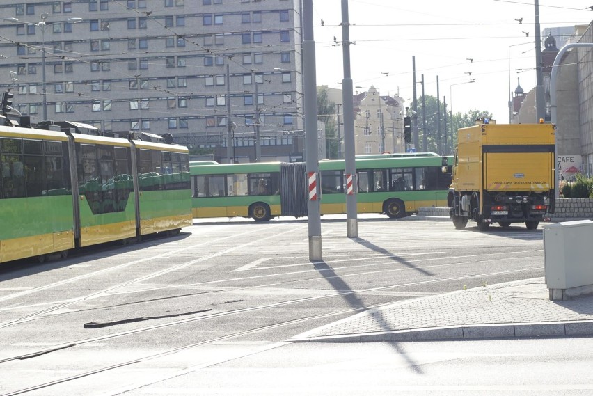 MPK Poznań: Wykolejony tramwaj na Kaponierze. Utrudnienia w ruchu