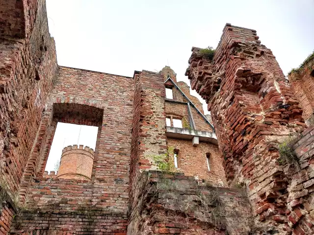 Z zamku zostały ceglane mury. Został zniszczony w 1945 i nigdy nie został odbudowany.