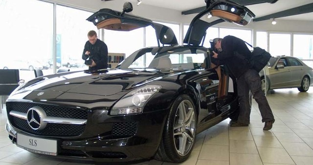 Nowy model mercedesa SLS AMG prezentuje się okazale.