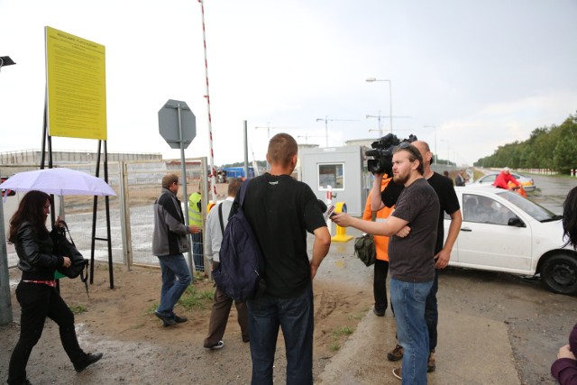 Świnoujście: Protestowali na terminaluPracownicy Hydrobudowy niepokoją się, że obietnica wypłaty pieniędzy w przyszłym tygodniu to tylko gra na zwłokę.