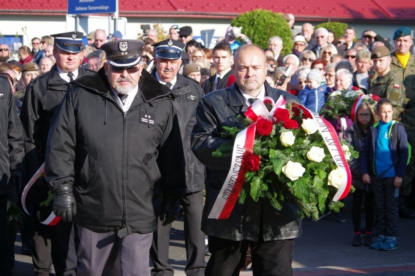 Święto Niepodległości w Tarnobrzegu. Odsłonięto pomnik Józefa Piłsudskiego [ZDJĘCIA]
