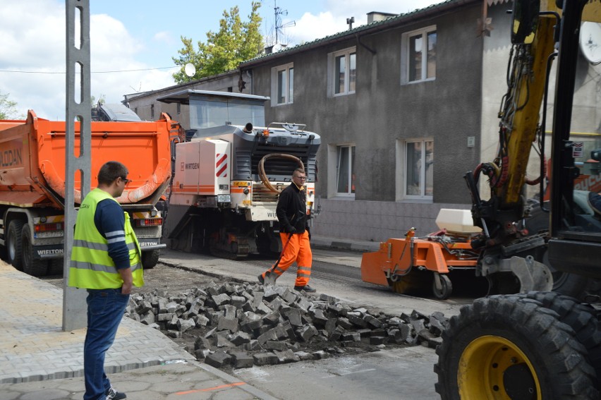 Co się dzieje na ul. Cezaka w Zgierzu? Korki sięgają pół kilometra... GALERIA ZDJĘĆ