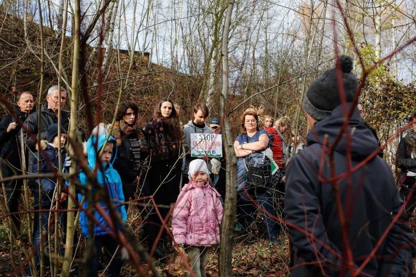 Protest, spacer i happening. Mieszkańcy nie zgadzają się na wizję miasta dla KL Plaszow [ZDJĘCIA]