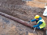 Bytom. Zaskakujące odkrycie archeologiczne podczas prac ziemnych. Znaleziono drewniany wodociąg z XIX wieku