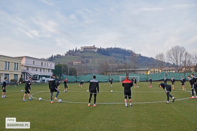 Piłkarze Radomiaka podczas treningu na zgrupowaniu we Włoszech.