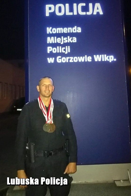Sierżant sztabowy Dawid Markowski z Komendy Miejskiej...