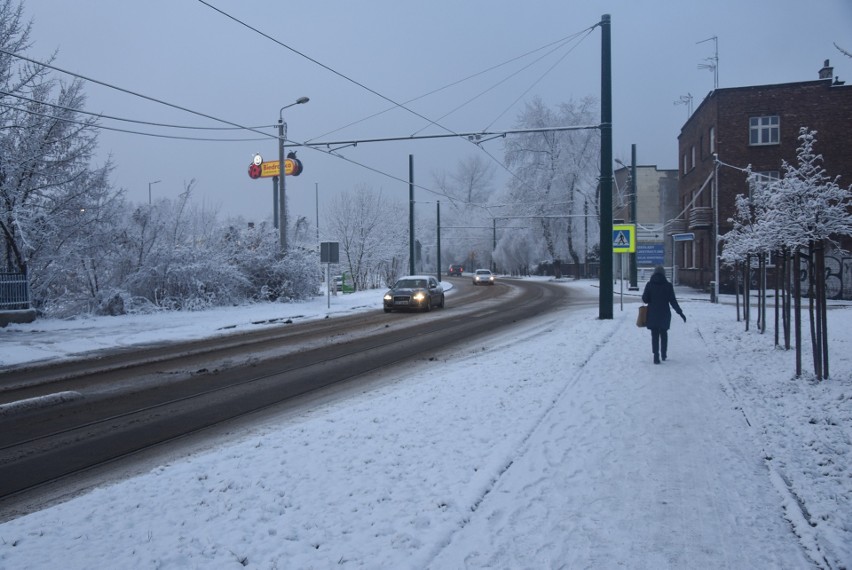 Piątkowy poranek przywitał mieszkańców śniegiem i lekkim...