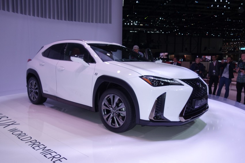 Lexus UX...