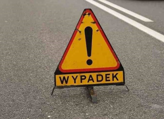 Na ul. Brzozowej w Chojnicach samochód osobowy zderzył się z motorowerem.