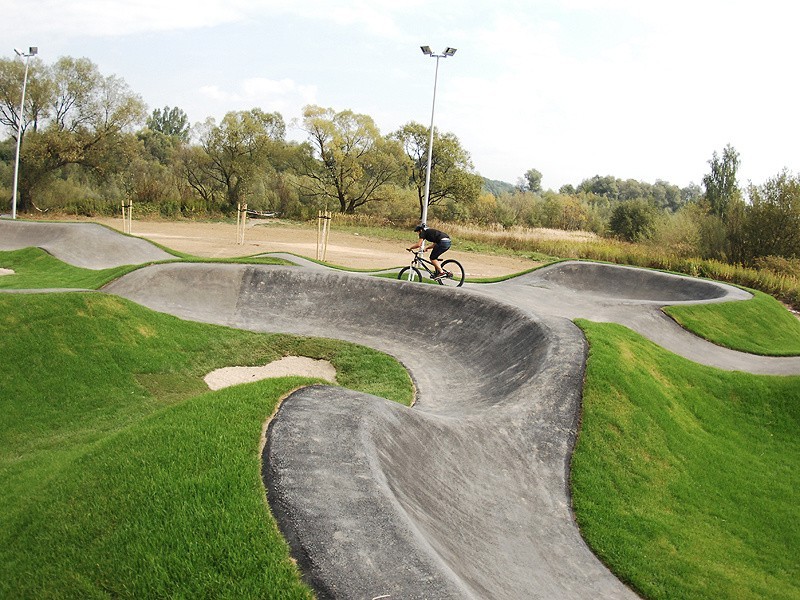 W Nowym Sączu powstał największy pumptrack w UE [ZDJĘCIA]