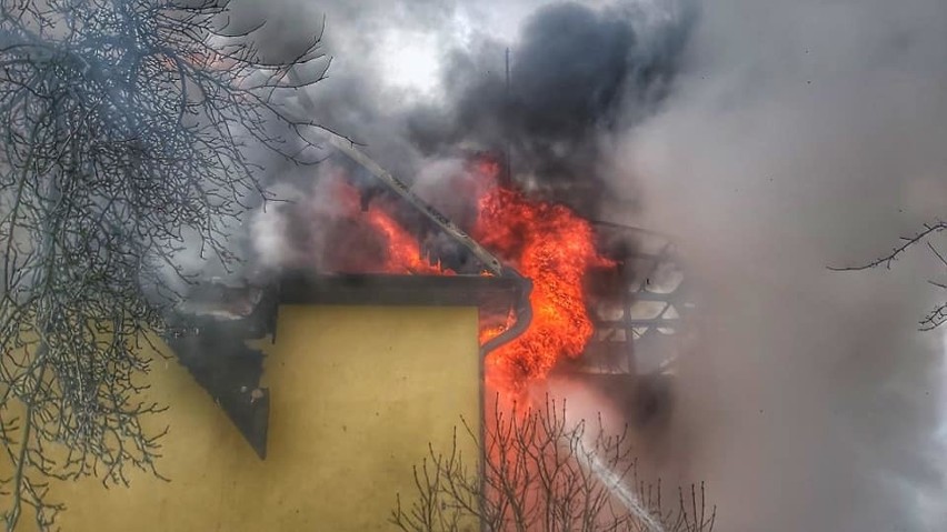 Pożar domu przy ul. Dolnej w Hajnówce. Kobieta została bez...