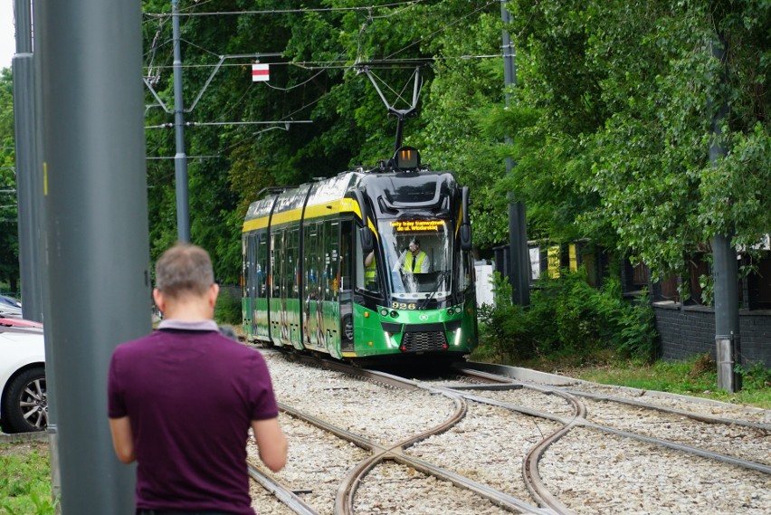 Pierwszy tramwaj już przejechał na trasie Wilczak -...