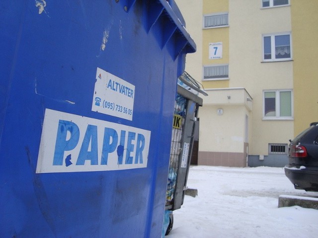 Teraz spółdzielnie same wybierają sobie firmę, która odbiera odpady (na zdjęciu blok spółdzielni Metalowiec w Gorzowie). Niedługo firmę - wybraną w przetargu - narzuci im magistrat.