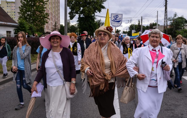 Święto ulicy Chylońskiej w Gdyni zaczęło się od parady