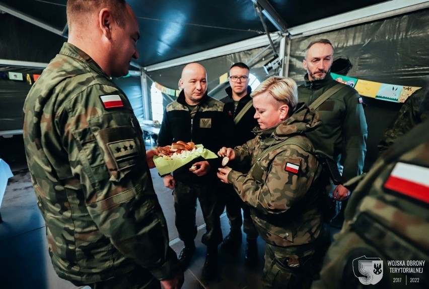Prawosławni żołnierze Wojsk Obrony Terytorialnej świętują Wielkanoc na granicy polsko-białoruskiej