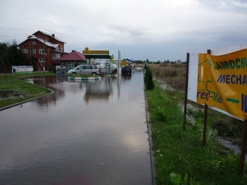Kilka posesji z ulicy Wolanowskiej zostało zalanych....