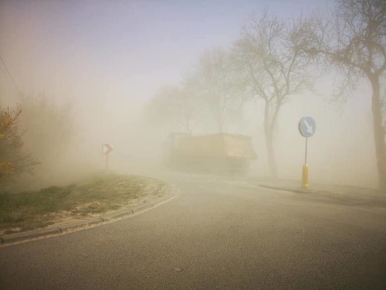 Saharyjski pył nad Polską! Zerowa widoczność! Wypadki [WIDEO, zdjęcia]