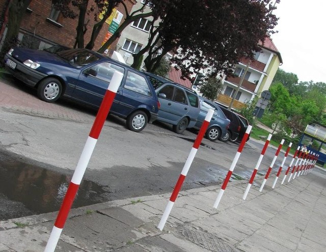 Samochody już nie będą parkować na chodniku.