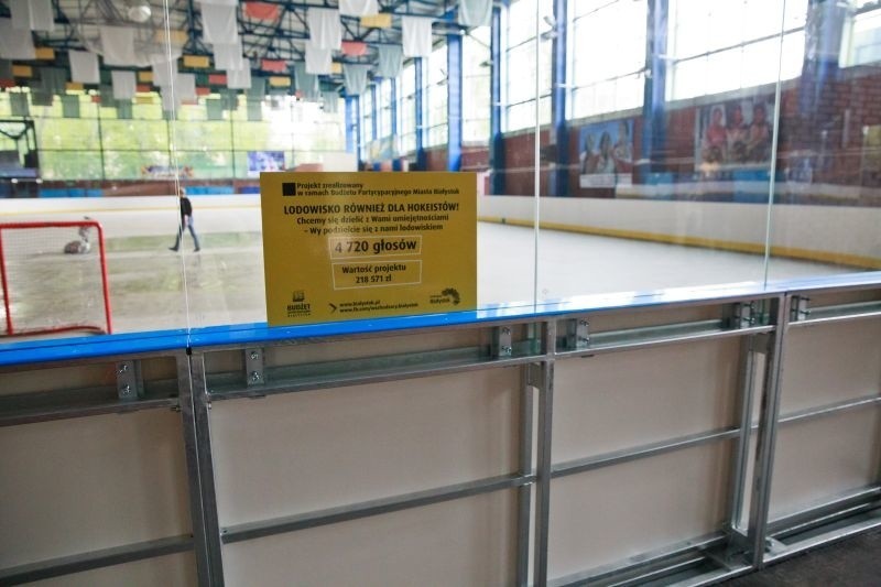 BOSiR. Hokejowe bandy na lodowisku zostały zamontowane (zdjęcia)
